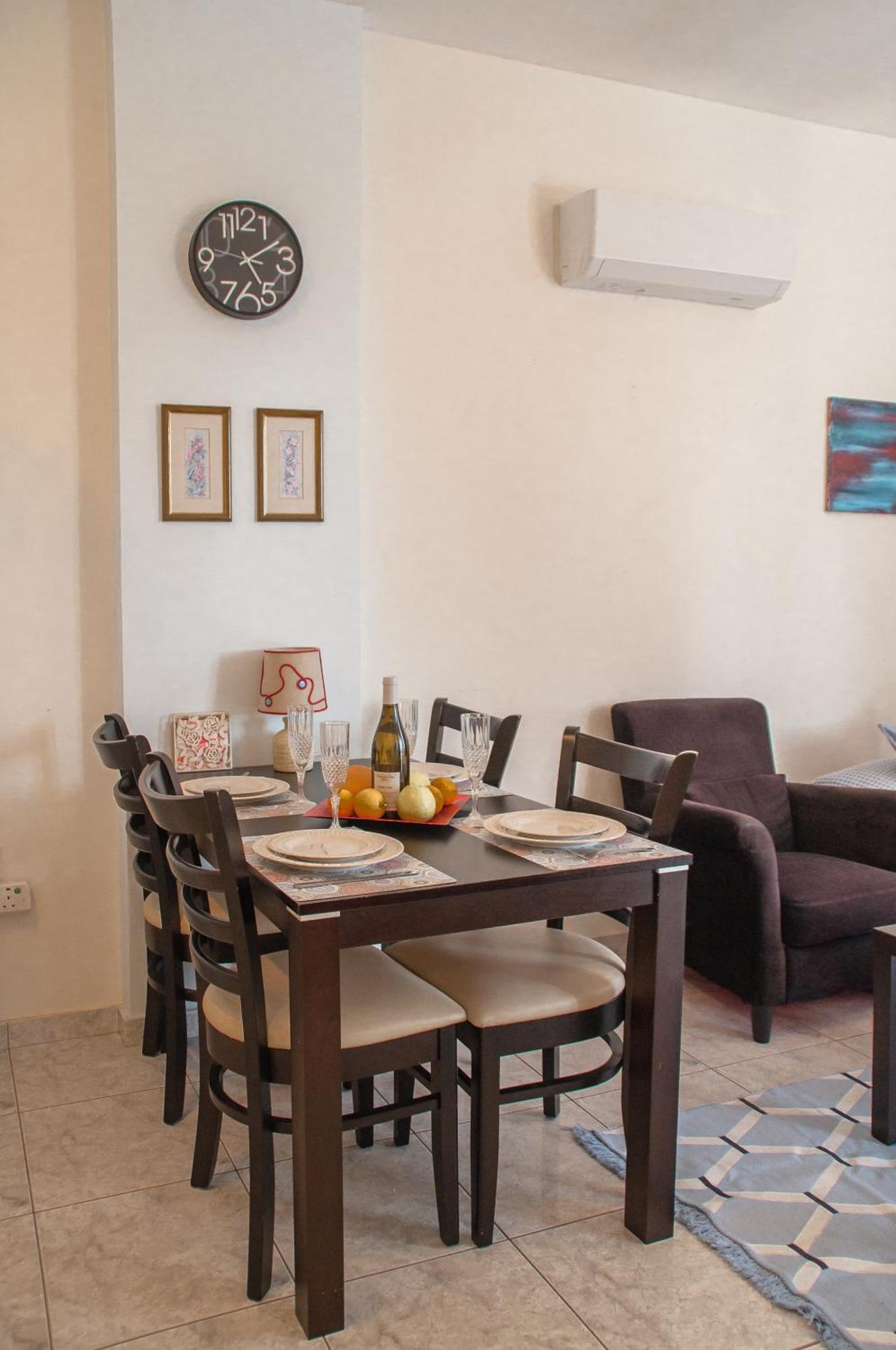 Cozy 1 Bedroom Apartment In Walking Distance To The Municipal Beach Paphos Buitenkant foto