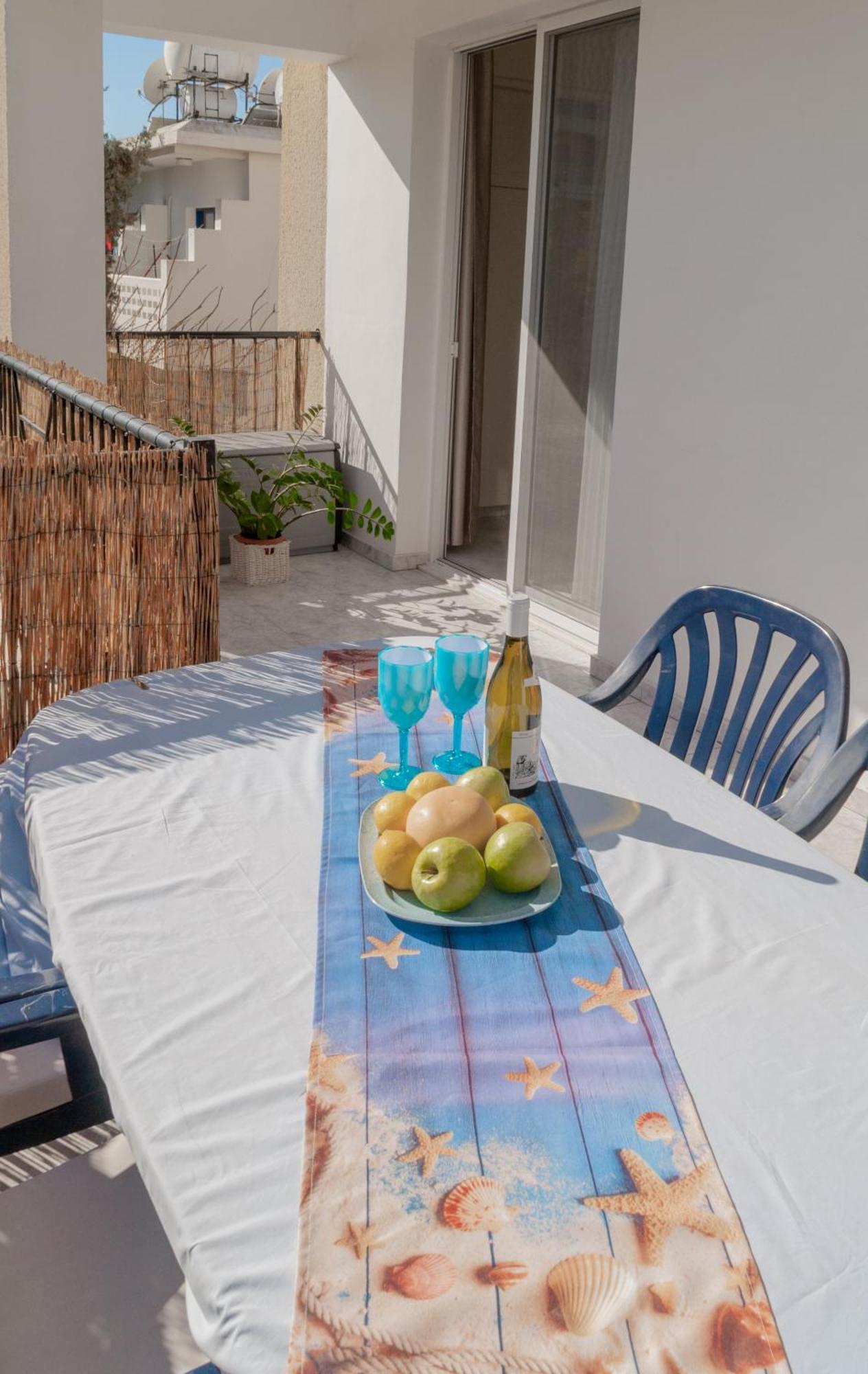 Cozy 1 Bedroom Apartment In Walking Distance To The Municipal Beach Paphos Buitenkant foto