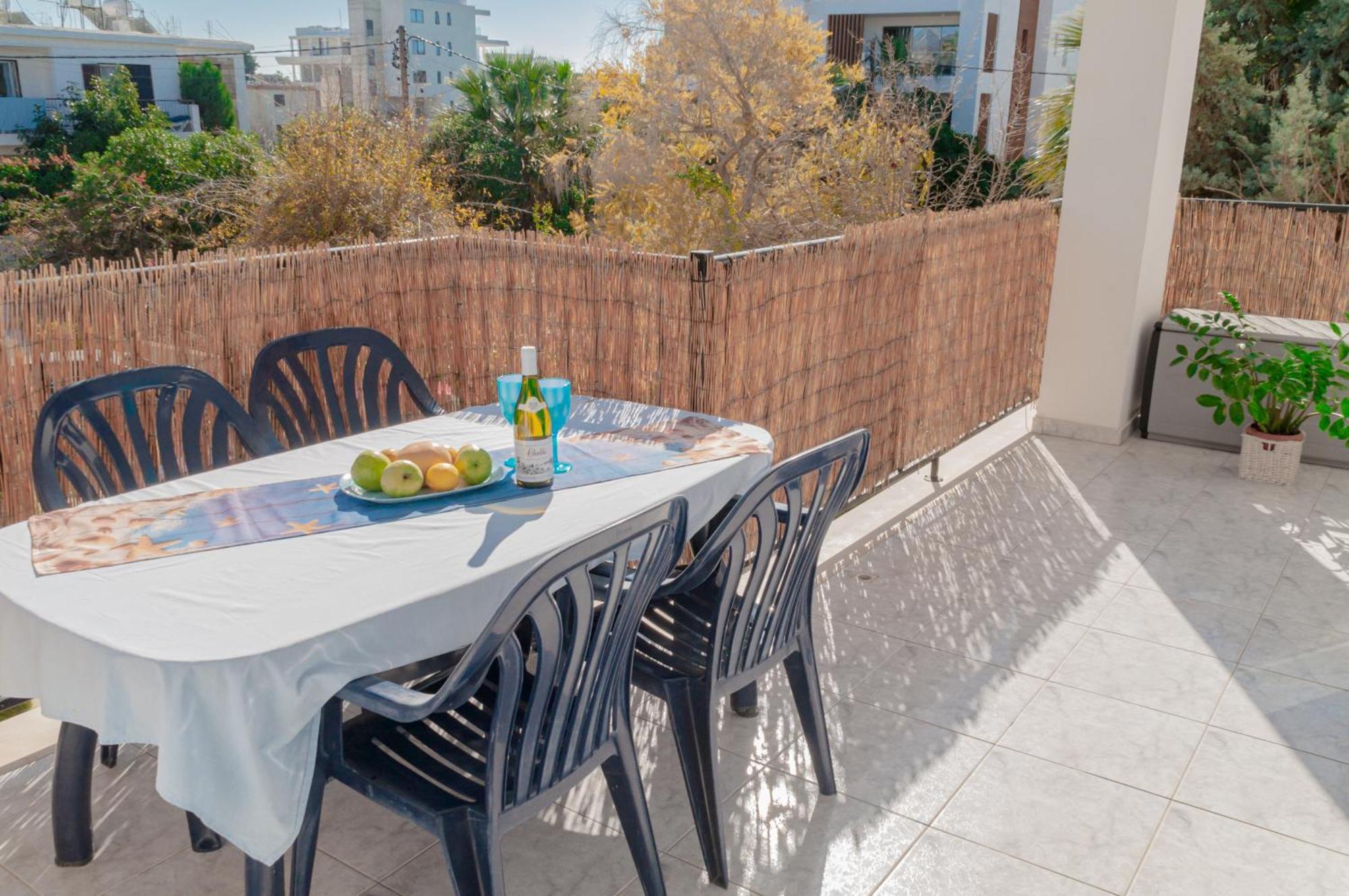 Cozy 1 Bedroom Apartment In Walking Distance To The Municipal Beach Paphos Buitenkant foto