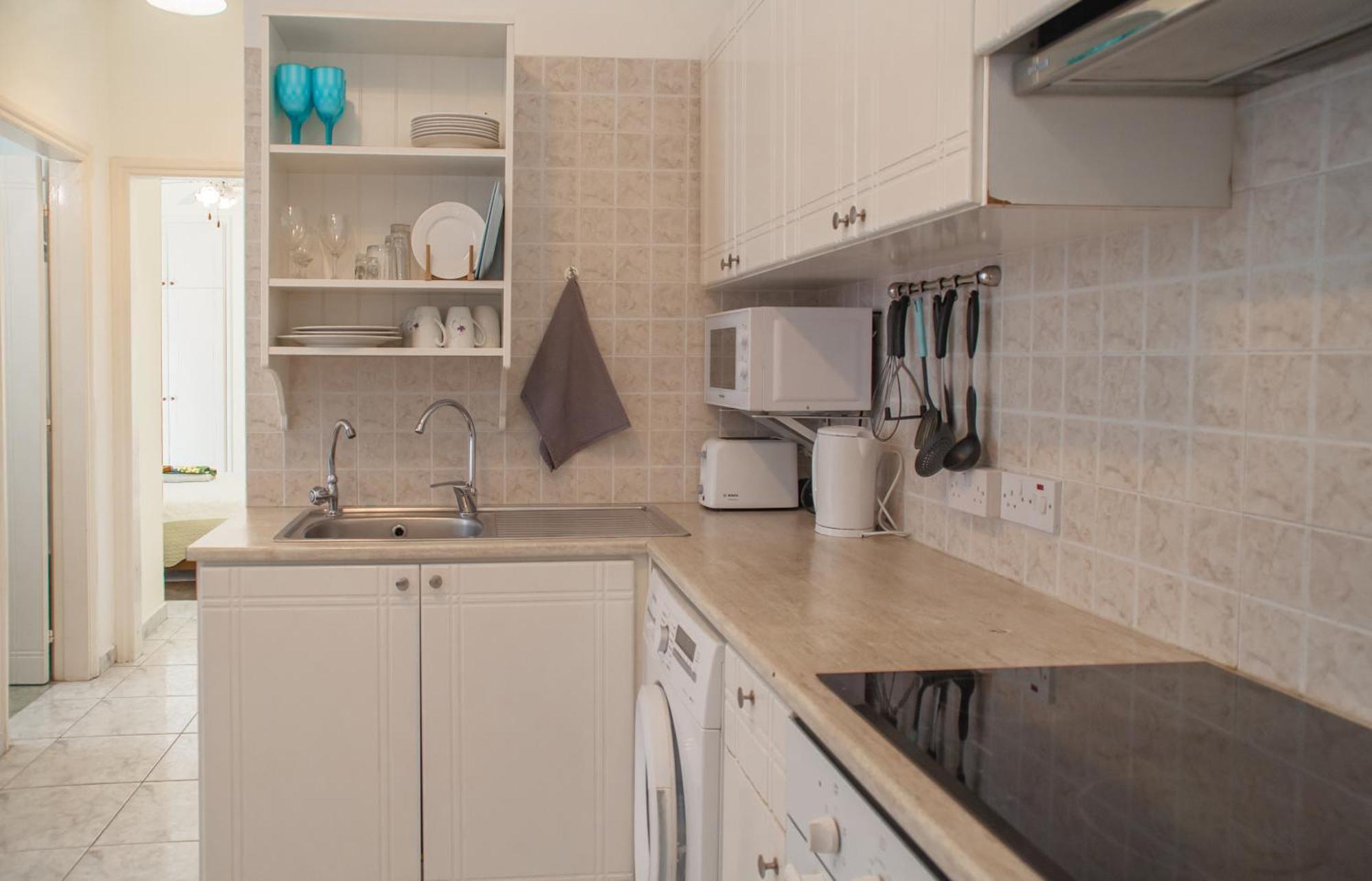 Cozy 1 Bedroom Apartment In Walking Distance To The Municipal Beach Paphos Buitenkant foto